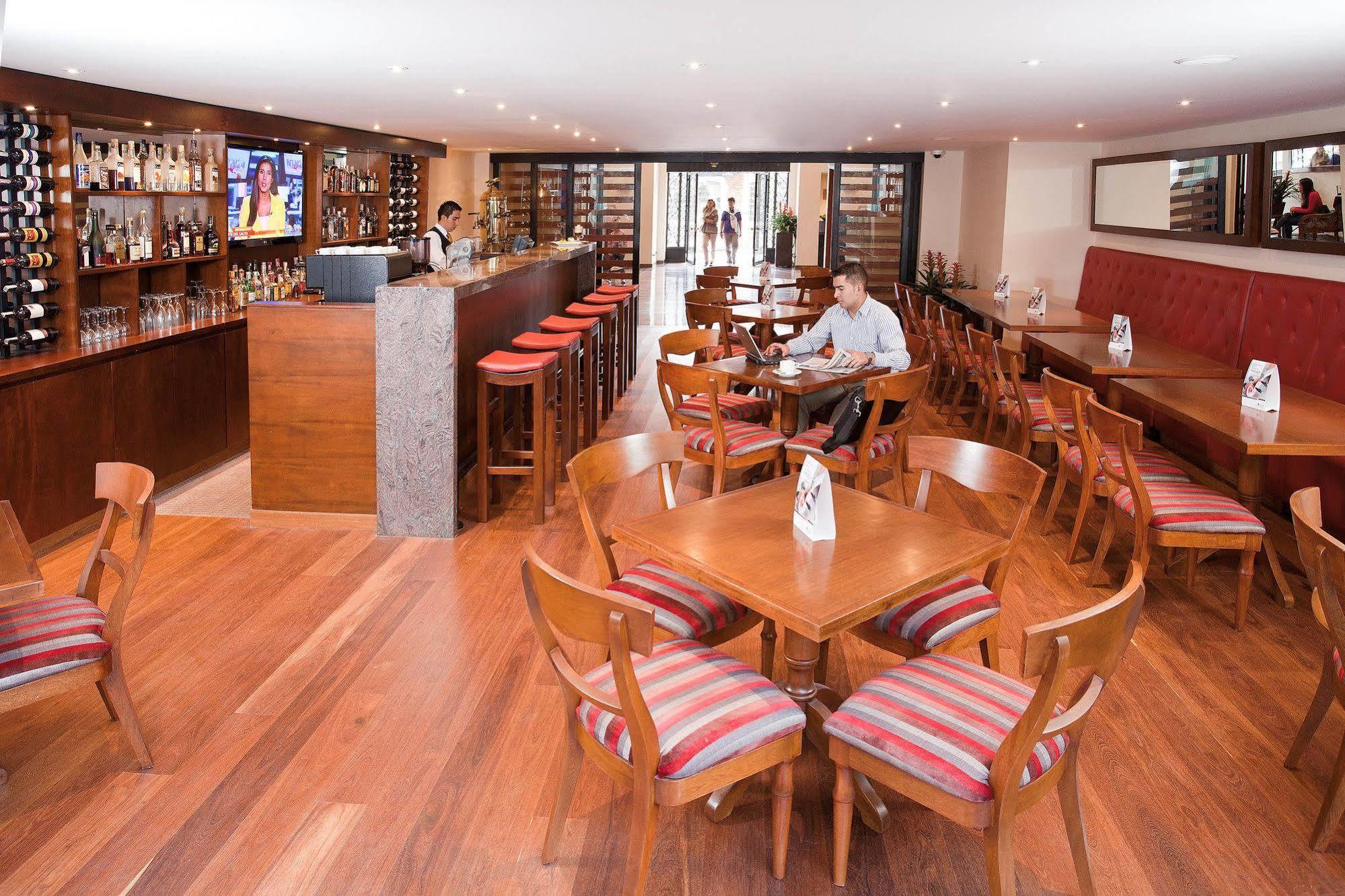 Hotel Estelar Suites Jones Богота Экстерьер фото